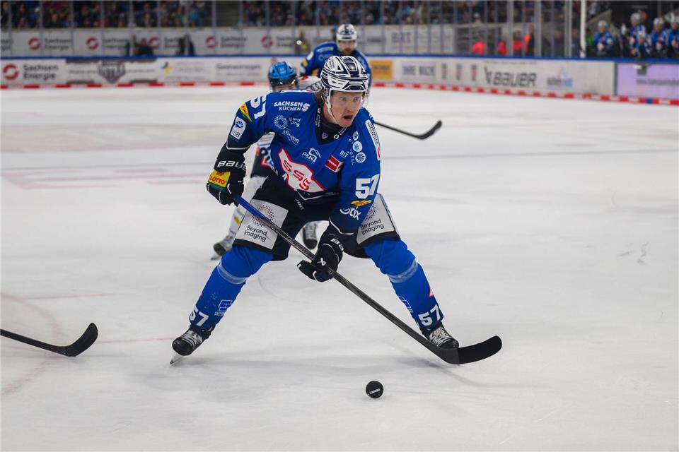Emil Johansson wechselt zu den Iserlohn Roosters.Robert Michael/dpa