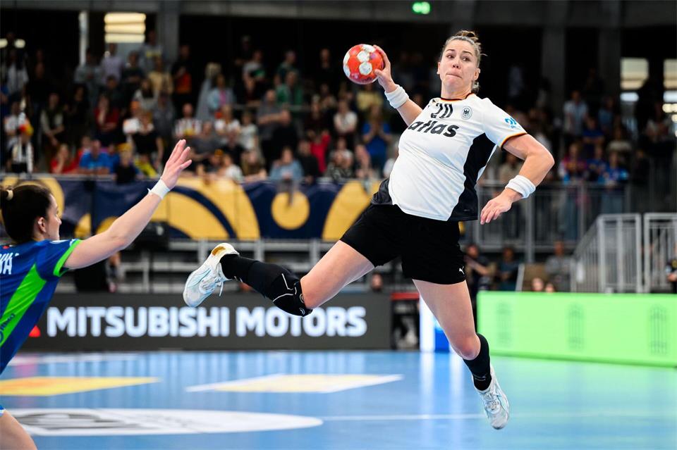 Emily Vogel blickt der EM trotz der Pleite gegen Spanien zuversichtlich entgegen. (Archivbild) Marco Wolf/dpa