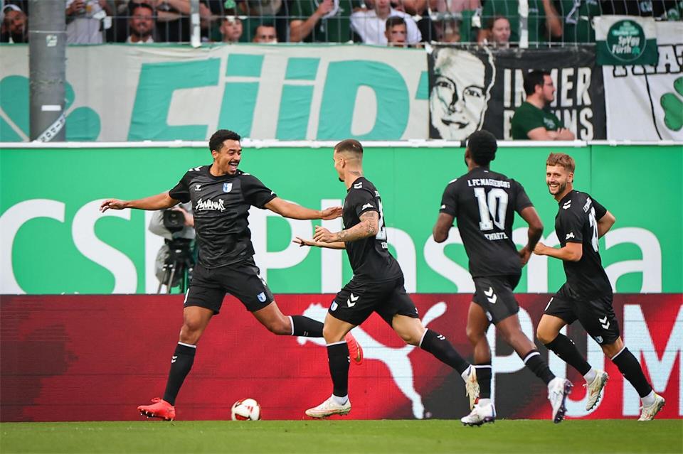 Emmanuel Iyoha (l) traf zur Magdeburger FührungDaniel Karmann/dpa