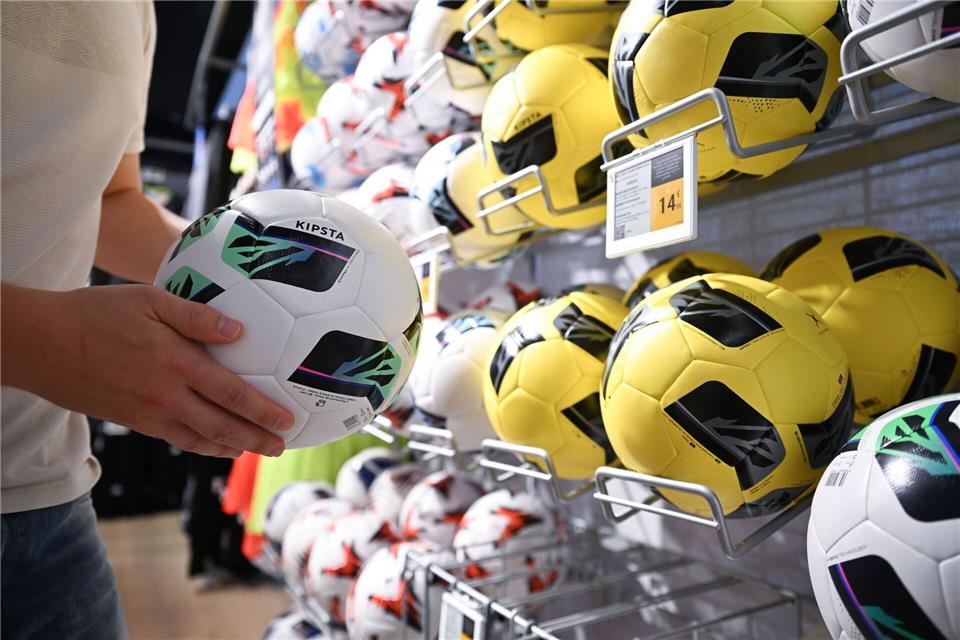 Ende 2025 hatte Decathlon 105 Geschäfte in Deutschland. (Archivbild)Bernd Weißbrod/dpa