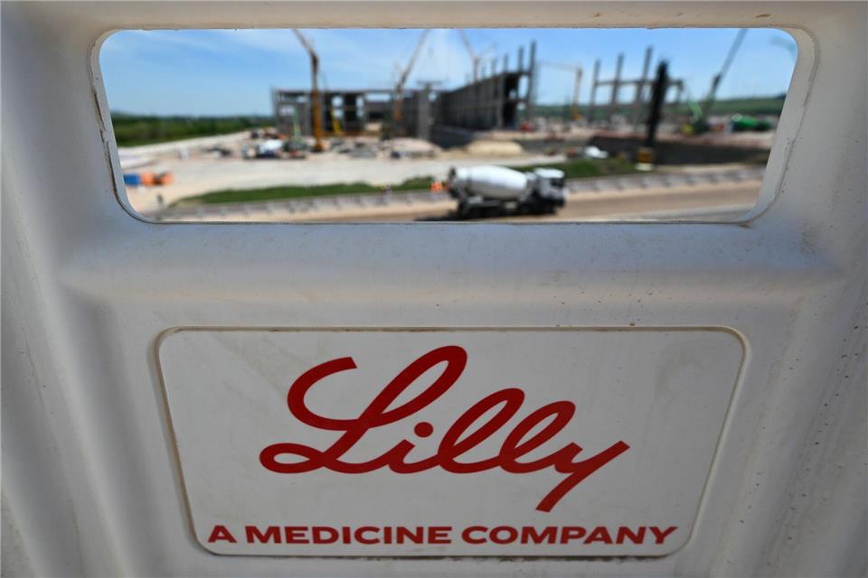 Ende 2027 soll die Produktionsstätte in Betrieb gehen.Arne Dedert/dpa