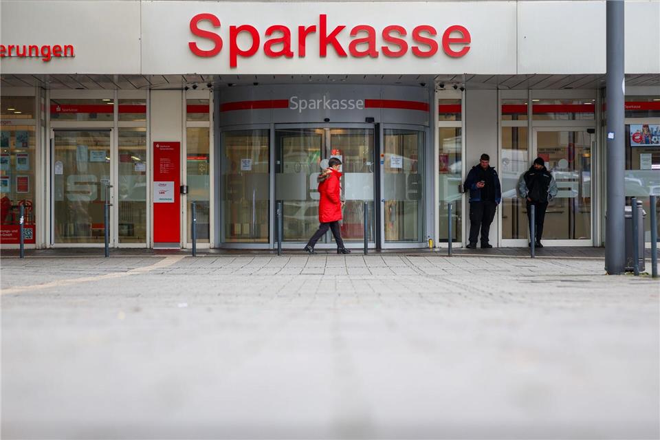 Ende Dezember waren in der Sparkasse mehr als 3.000 Schließfächer aufgebrochen worden. Die Täter flohen mit Beute in Millionenhöhe (Archivbild)Christoph Reichwein/dpa