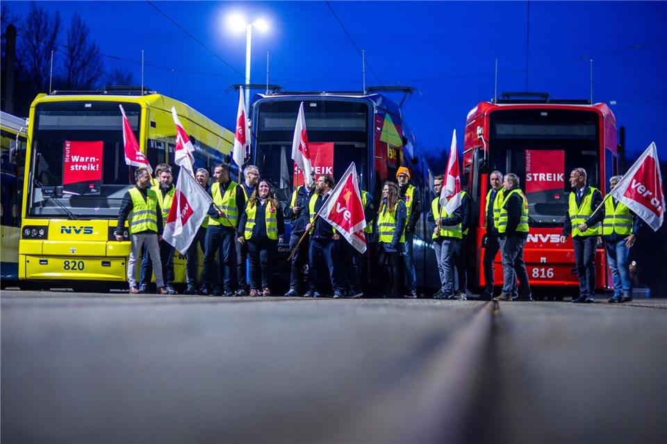 Ende Februar streikten Beschäftige des öffentlichen Personennahverkehrs in MV landesweit. (Archivbild)Jens Büttner/dpa