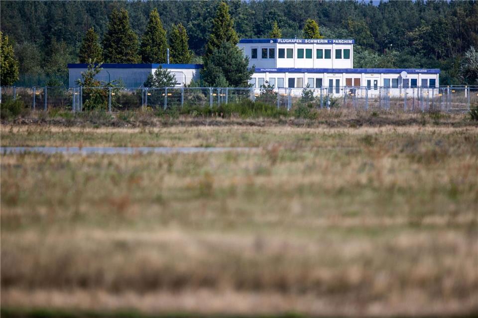 Ende Januar gab es nach Angaben der Stadt Parchim Gespräche mit Vertretern der deutschen Marine über den stillgelegten Flughafen Schwerin-Parchim. (Archivbild)Jens Büttner/dpa-Zentralbild/ZB
