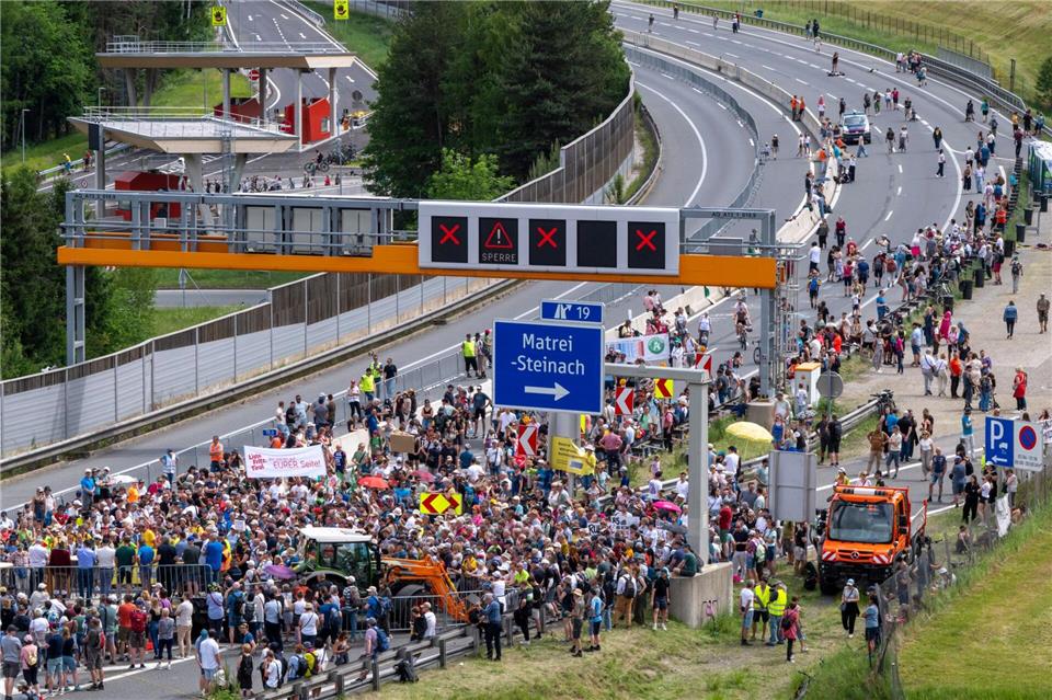 Ende Mai war mitten wegen einer Demo die Brenner-Autobahn von morgens bis abends gesperrt. (Archivfoto)  Peter Kneffel/dpa
