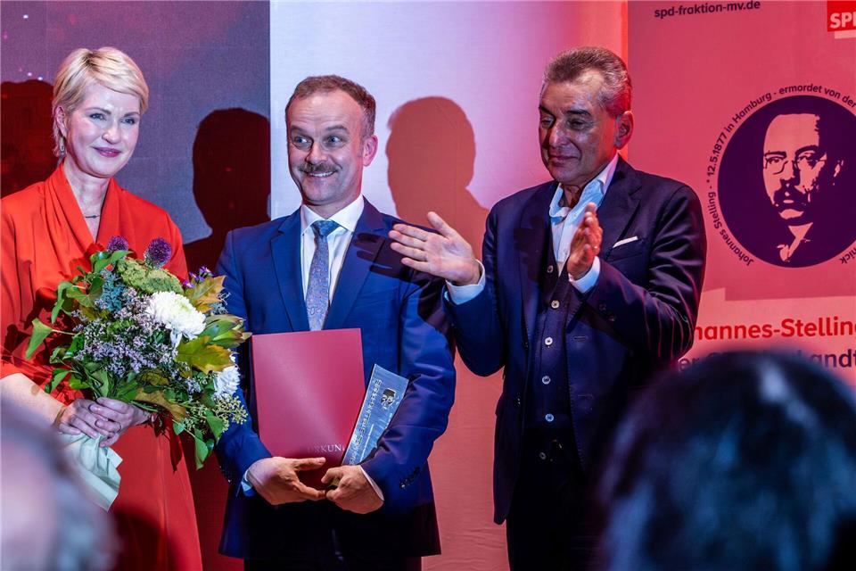 Ende Oktober wurde Silvio Witt mit dem Johannes-Stelling-Preis der SPD-Landtagsfraktion für Zivilcourage geehrt. (Archivbild)Jens Büttner/dpa