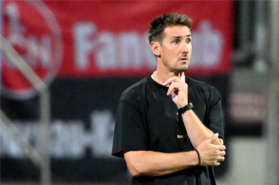 Endlich Sieger: Miroslav Klose sah seine Mannschaft lange vergeblich anrennen.Jens Niering/dpa