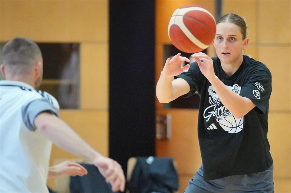 Endlich beim Team: Leonie Fiebich soll das deutsche Team bei der WM anführen.Soeren Stache/dpa