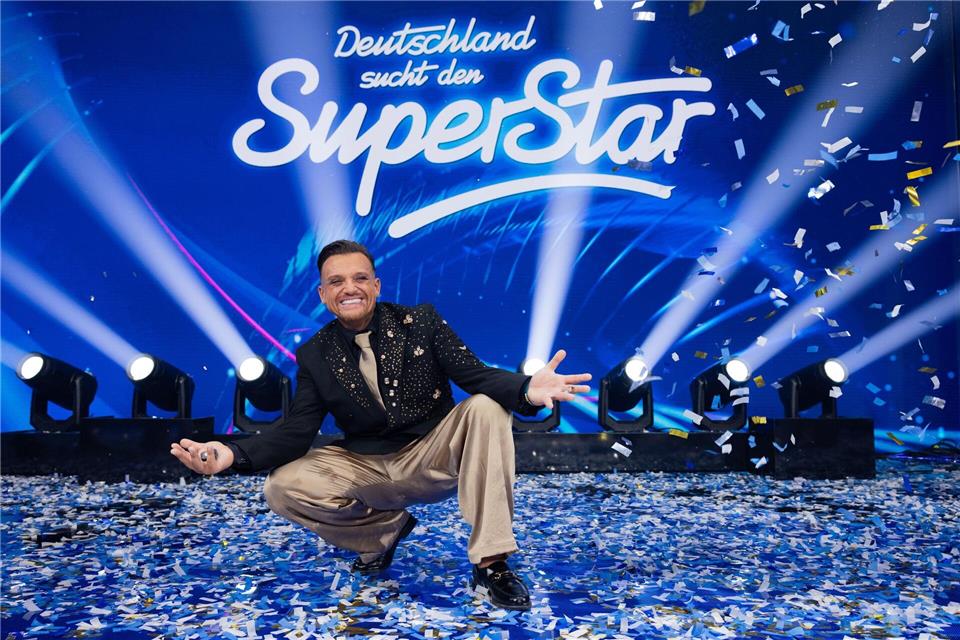Endlich geschafft: Menowin Fröhlich holt sich nach 16 Jahren die „DSDS“-Krone.Rolf Vennenbernd/dpa