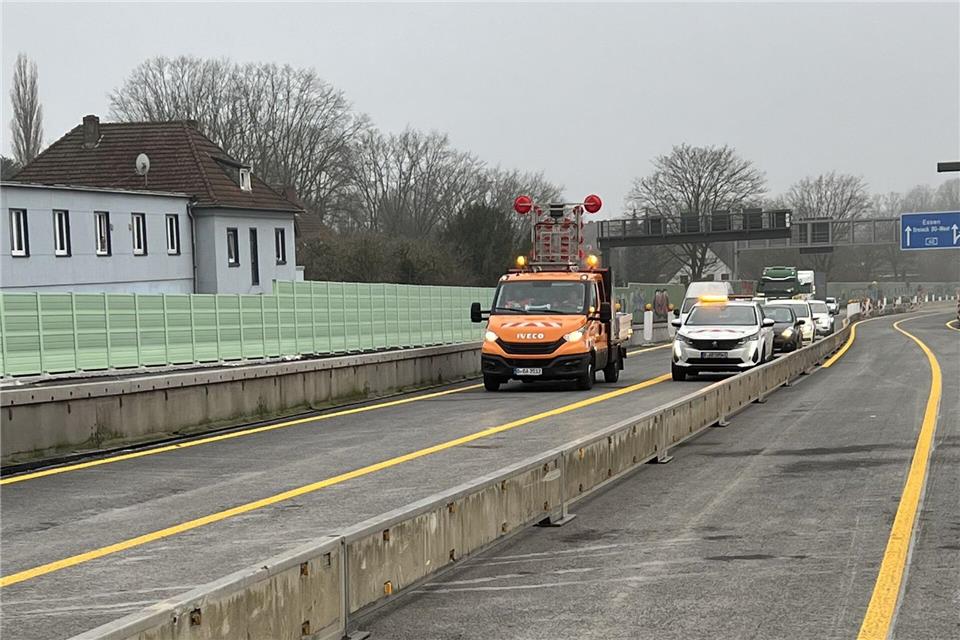 A40-Vollsperrung in Bochum nach vier Monaten aufgehoben Endlich wieder in einem Rutsch durch Bochum: Nach über vier Monaten Vollsperrung wegen eines Brückenneubaus ist die A40 für den Verkehr freigegeben worden.-/Autobahn Westfalen/dpa