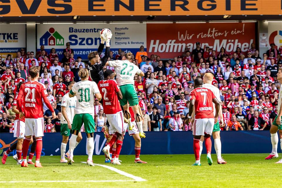Energie Cottbus beherrschte Fürth nur in der ersten halben Stunde.Frank Hammerschmidt/dpa