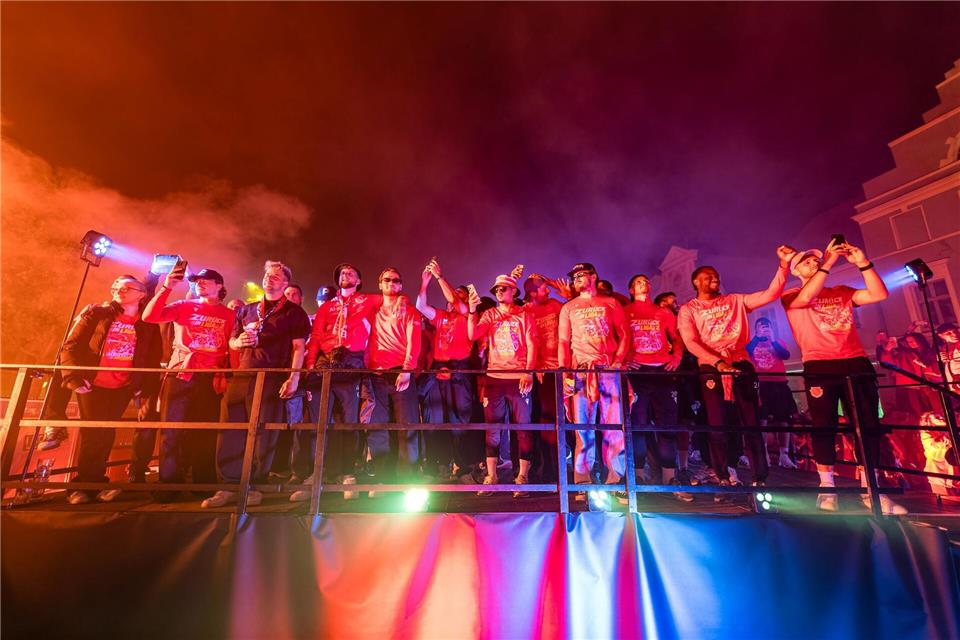 Energie Cottbus feiert den Aufstieg in die zweite Liga.Frank Hammerschmidt/dpa
