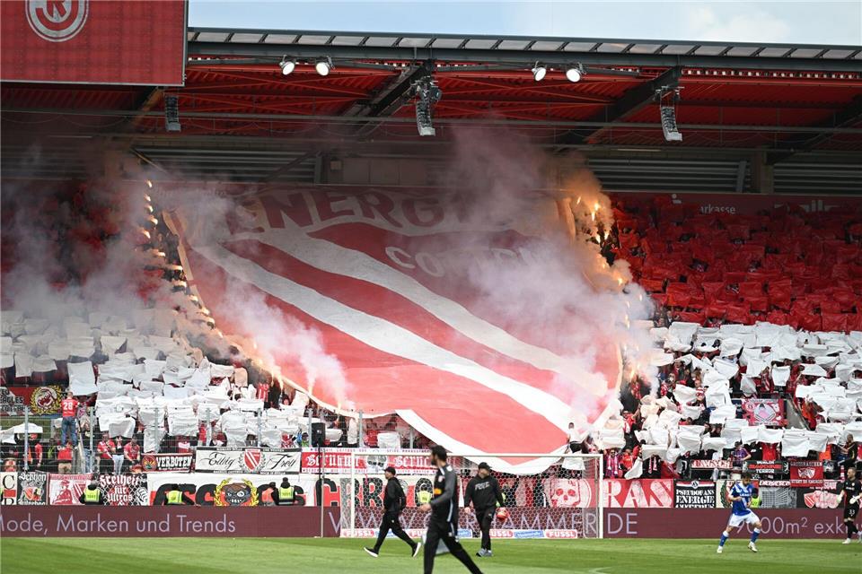 Energie Cottbus ist in die 2. Bundesliga aufgestiegen. Jens Niering/dpa