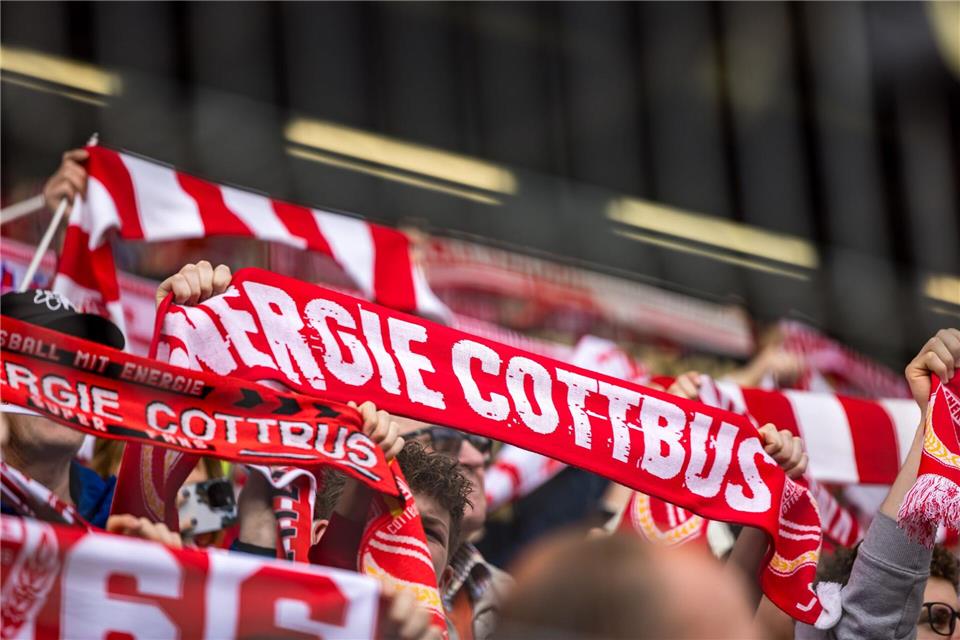 Energie Cottbus steht vor einem spannenden Finale im Aufstiegskampf. (Archivbild)Frank Hammerschmidt/dpa