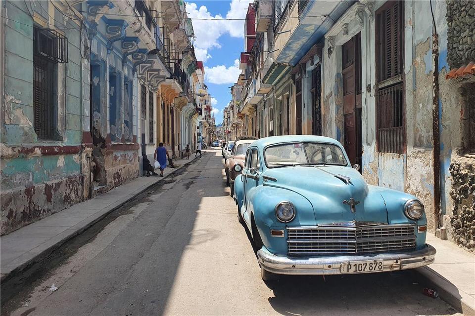 Energiekrise trifft den Tourismus: Wegen akuter Treibstoffknappheit und Versorgungsengpässen rät das Auswärtige Amt von nicht notwendigen Reisen nach Kuba ab.Nick Kaiser/dpa/dpa-tmn