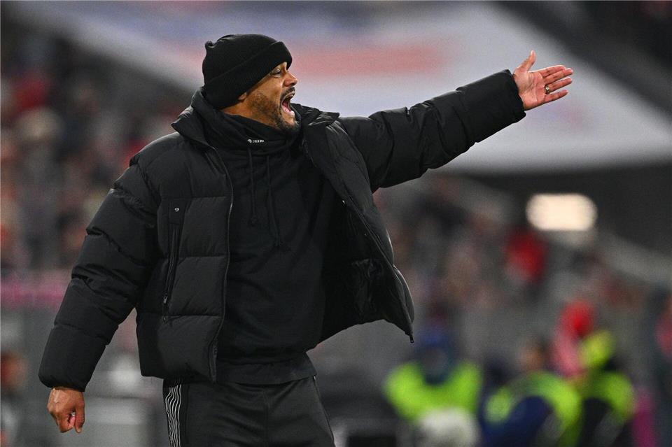 Engagiert am Spielfeldrand bei seinem 50. Bundesligaspiel als Bayern-Coach: Vincent Kompany. Tom Weller/dpa