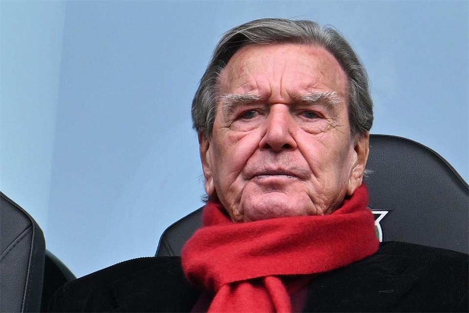 Enge Kontakte nach Moskau: Gerhard Schröder. (Archivbild)Swen Pförtner/dpa