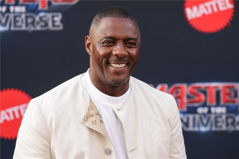 Entgegen jahrelanger hartnäckiger Gerüchte sah sich der britische Schauspieler Idris Elba selbst eigenen Angaben zufolge wegen seiner Hautfarbe nie als nächster James Bond. (Archivbild)Andrew Park/Invision/AP/dpa
