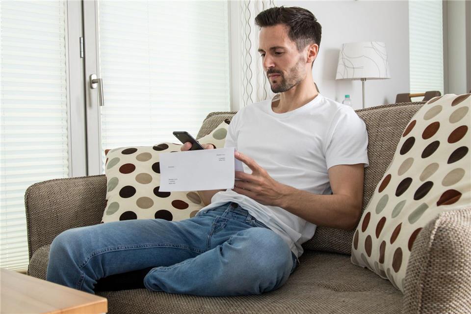 Inkassopost im Briefkasten? Erst prüfen, dann zahlen  Enthält die Inkassoforderung nur Floskeln und keine Rückschlüsse auf einen behaupteten Vertragsschluss, sollte man beim Absender nachhaken. Christin Klose/dpa-tmn