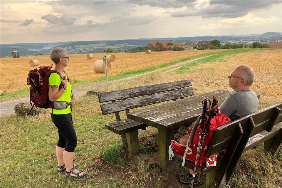 Entlang der Bonifatius-Route gibt es immer wieder Gelegenheit, Rast zu machen und den Blick in die Ferne zu genießen. (Archivbild)Michael Bauer/dpa