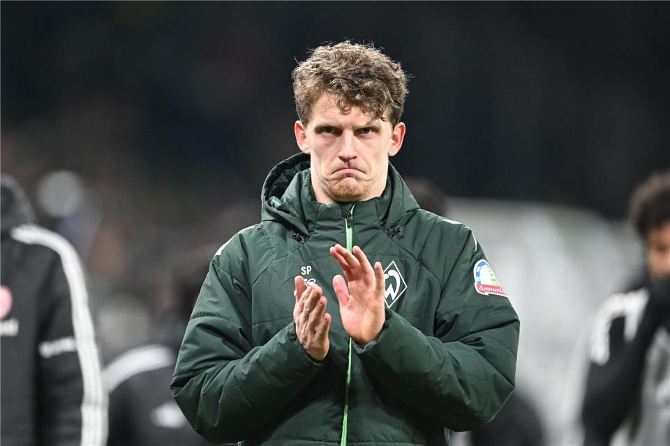 Enttäuscht nach dem Schlusspfiff: Werders Mittelfeldspieler und Torschütze Jens Stage.--/dpa