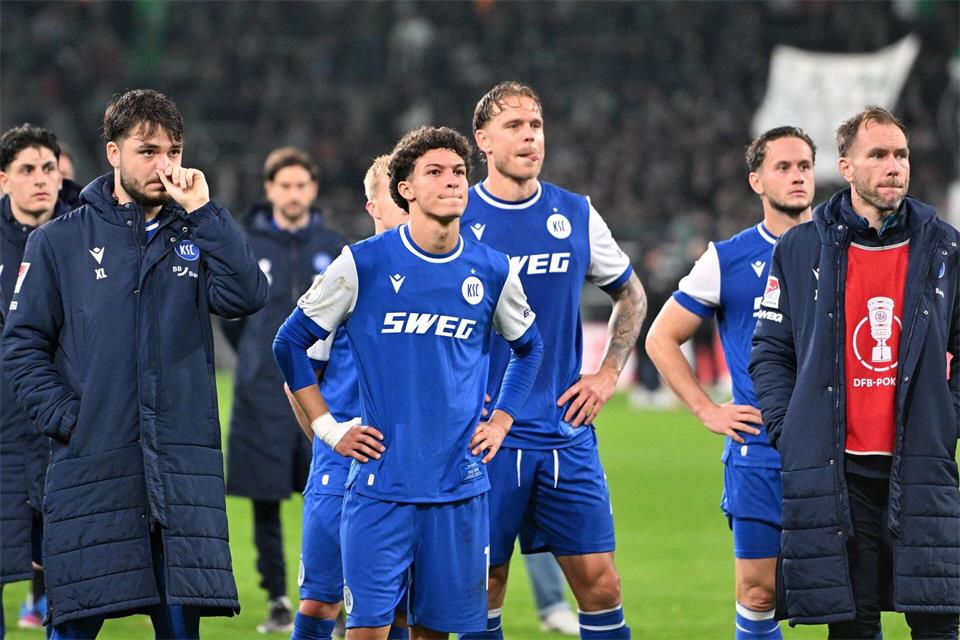Enttäuschte Gesichter nach dem Pokal-Aus: Der KSC steckt in der Krise.Anke Waelischmiller/dpa