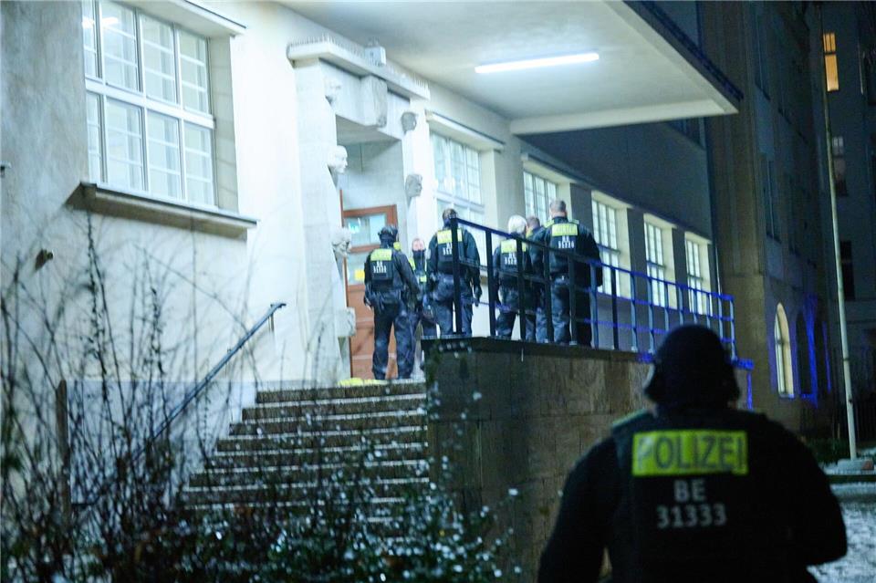 Entwarnung nach Amokalarm an der Grundschule in Alt-Schmargendorf.Annette Riedl/dpa