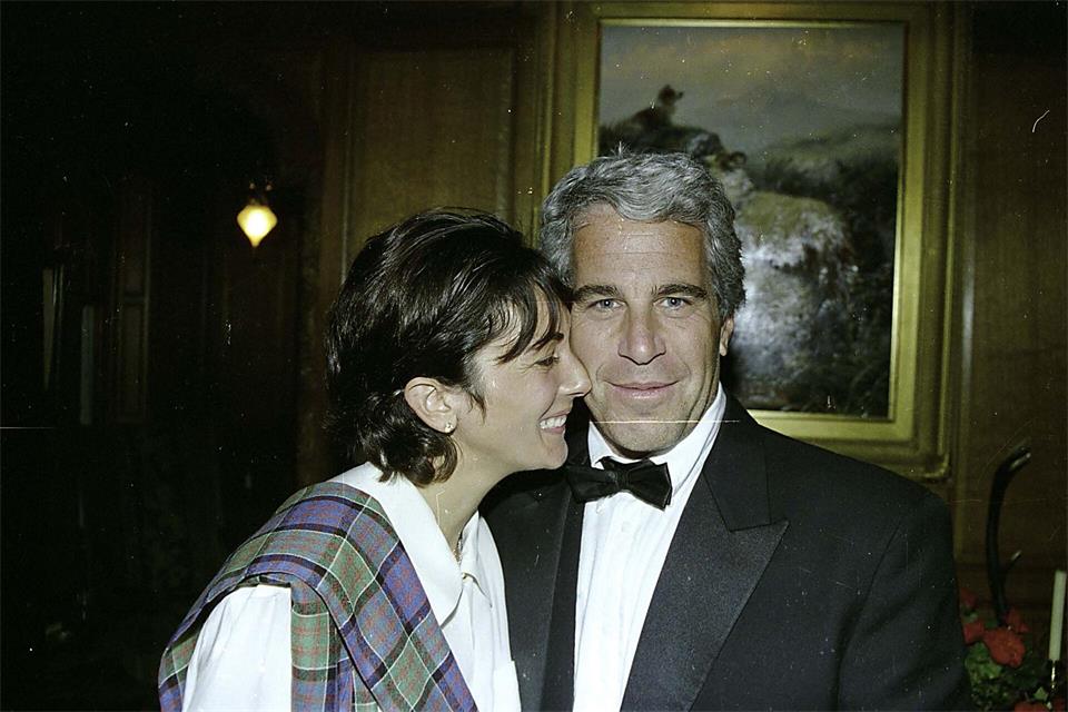 Epstein-Vertraute Maxwell (l.): 20 Jahre Haft. (Archivbild)US Attorney Office/ZUMA Press Wire/dpa