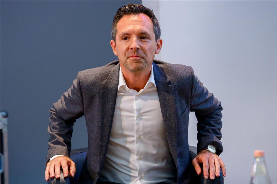 SPD: OB-Kandidat ging mit Ballast aus Vergangenheit in Wahl Er blieb bei der OB-Wahl in Potsdam chancenlos: SPD-Kandidat Severin Fischer. (Archivbild)Carsten Koall/dpa