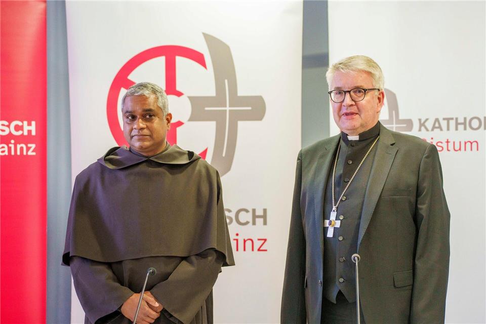 Er bringe alle Fähigkeiten für das Amt des Weihbischofs mit, sagt der Mainzer Bischof Kohlgraf über Pater Joshy.Andreas Arnold/dpa