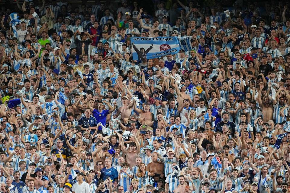 Er dürften wieder mehrere 10.000 argentinische Fans kommen.  Ed Zurga/AP/dpa