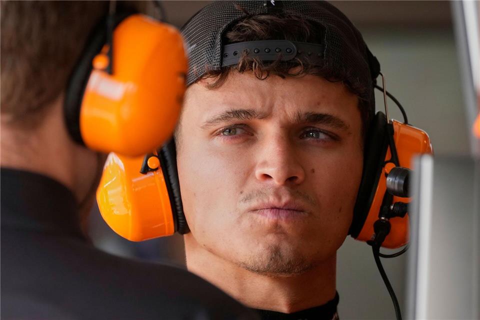 Windige Angelegenheit: Norris Schnellster vor Verstappen Er fährt die Bestzeit vorm Qualifying. Darko Bandic/AP/dpa