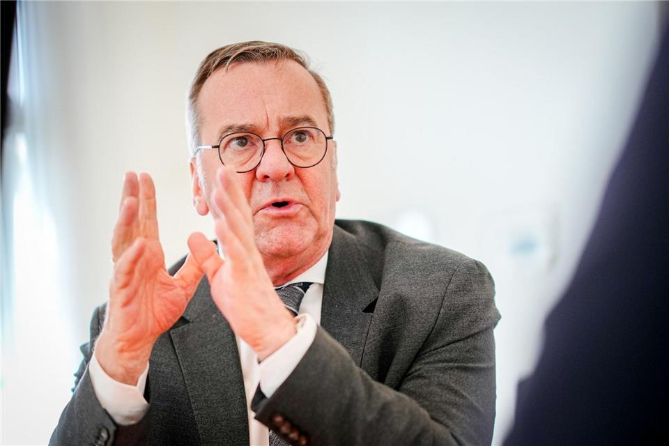 Er führt regelmäßig die Beliebtheitsumfragen an: Boris Pistorius ist der einzige Minister, der im Amt bleibt. (Archivbild)Kay Nietfeld/dpa