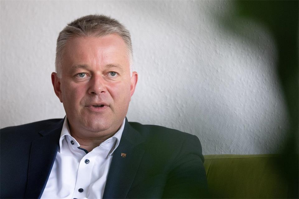 Er habe den Eindruck gewonnen, dass nicht mehr alle wussten, worum es gerade geht, sagt Schnieder. (Archivbild)Boris Roessler/dpa