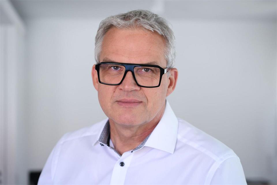 Er hätte einen solchen Auftritt nicht gewählt, sagt Neckarsulms Oberbürgermeister Steffen Hertwig. (Archivbild)Bernd Weißbrod/dpa