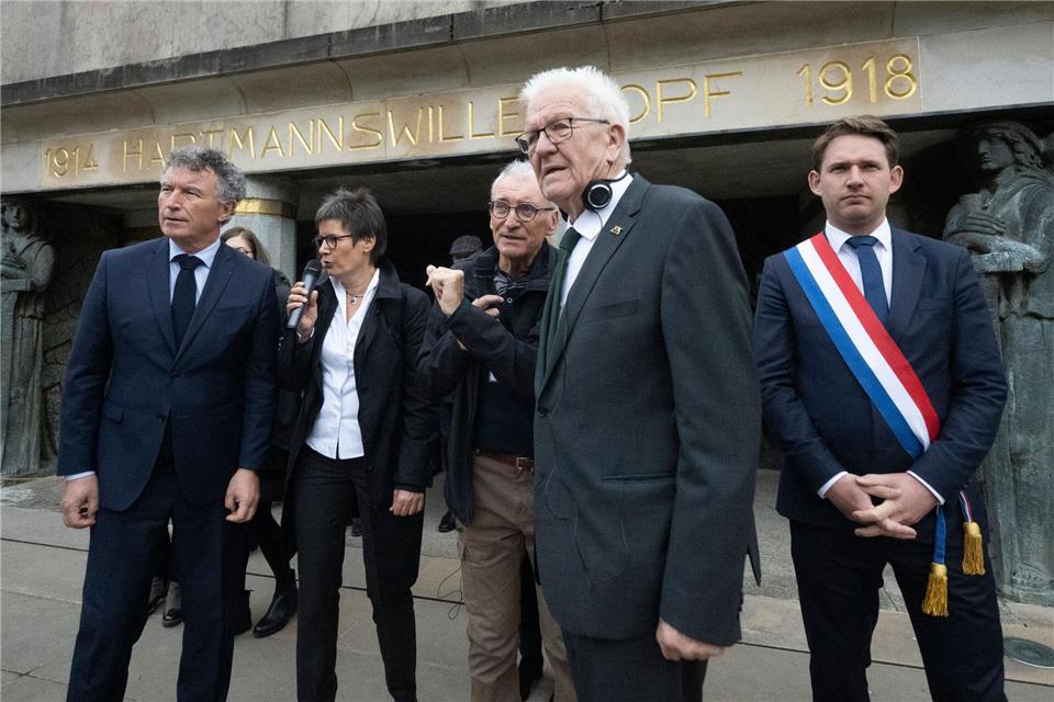 Was Winfried Kretschmann auf den „Menschenfresserberg“ führt Er sei tief bewegt, sagte Kretschmann beim Besuch der Gedenkstätte. Marijan Murat/dpa