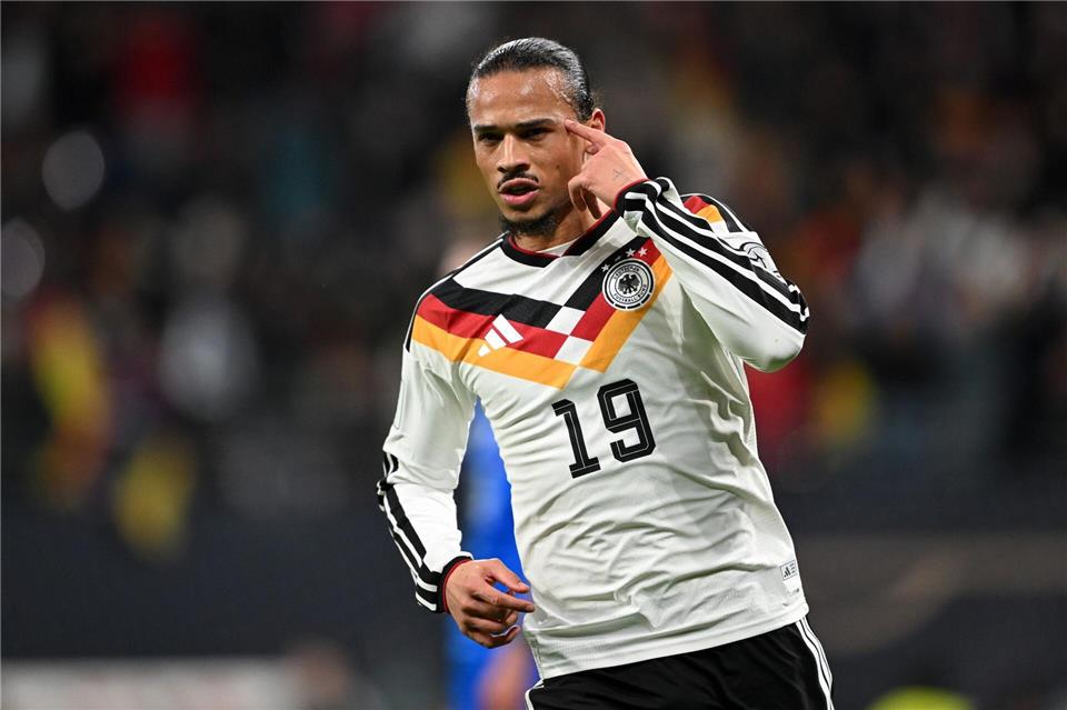 Er sollte sich bewähren - Leroy Sané traf gleich doppelt.  Robert Michael/dpa