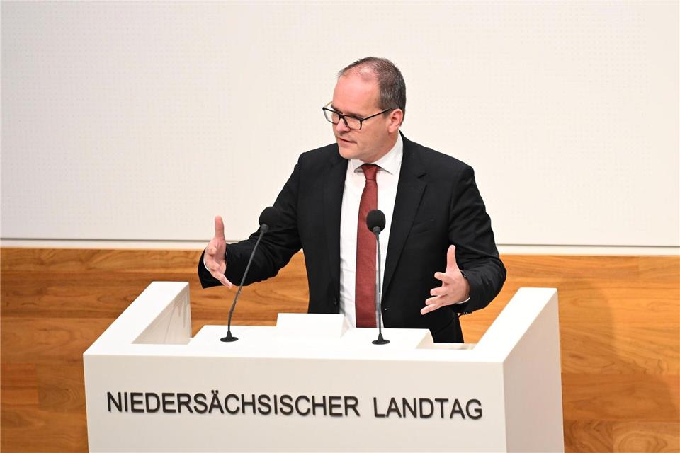 Er spricht sich gegen eine Verlängerung der Übergangsfrist aus: Wirtschaftsminister Tonne. (Archivbild)Shireen Broszies/dpa