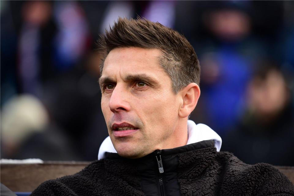 Er und seine Mannschaft müssen liefern: Holstein Kiels Cheftrainer Marcel Rapp (Archivbild)Daniel Bockwoldt/dpa