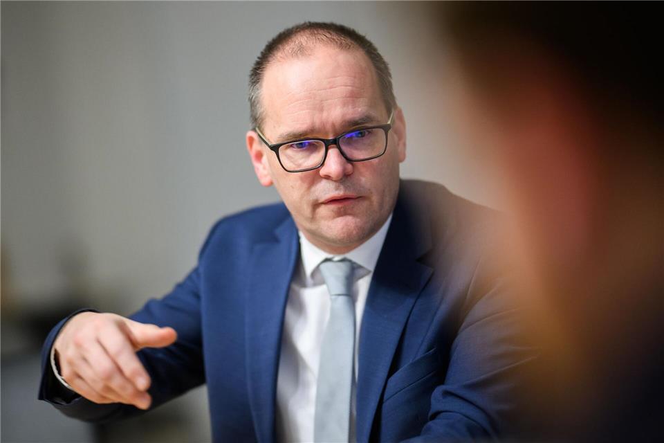 Er war Kultusminister, zuletzt SPD-Fraktionschef und ist seit gut einem halben Jahr Wirtschaftsminister: Grant Hendrik Tonne. (Archivbild)Julian Stratenschulte/dpa