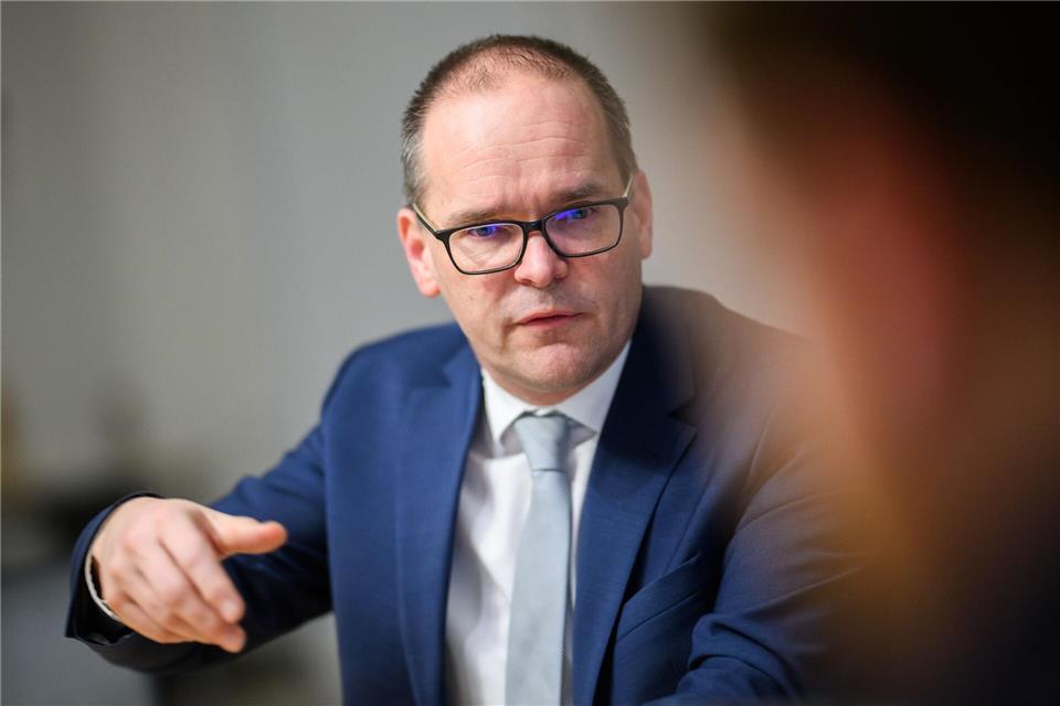 Er will Vergabeverfahren beschleunigen und vereinfachen: Wirtschaftsminister Tonne. (Archivbild)Julian Stratenschulte/dpa