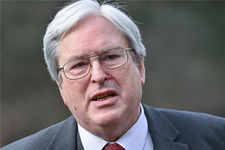 Er wurde auch „Mr. Tesla“ genannt: Ex-Wirtschaftsminister Jörg Steinbach. Eine Beratertätigkeit bei einer Anwaltskanzlei wurde ihm wegen möglicher Interessenkonflikte untersagt.Patrick Pleul/dpa