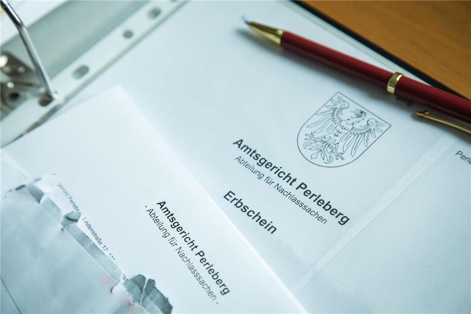 Erbschaften müssen dem Finanzamt innerhalb von drei Monaten gemeldet werden: Die Frist gilt auch für Vermächtnisse.Christin Klose/dpa-tmn