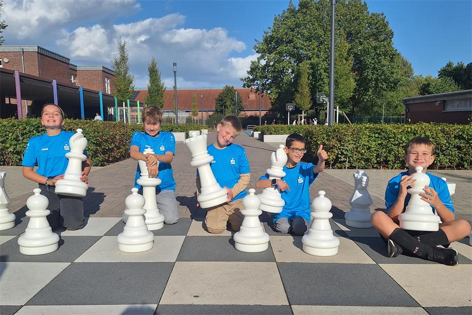 Erfolgreich bei den Schach-Landesmeisterschaften U10 in Raesfeld: Maja Gröniger, Torben Volmer, Lukas Völl, Nihat Özen und Mattis Volmer (v.l.).