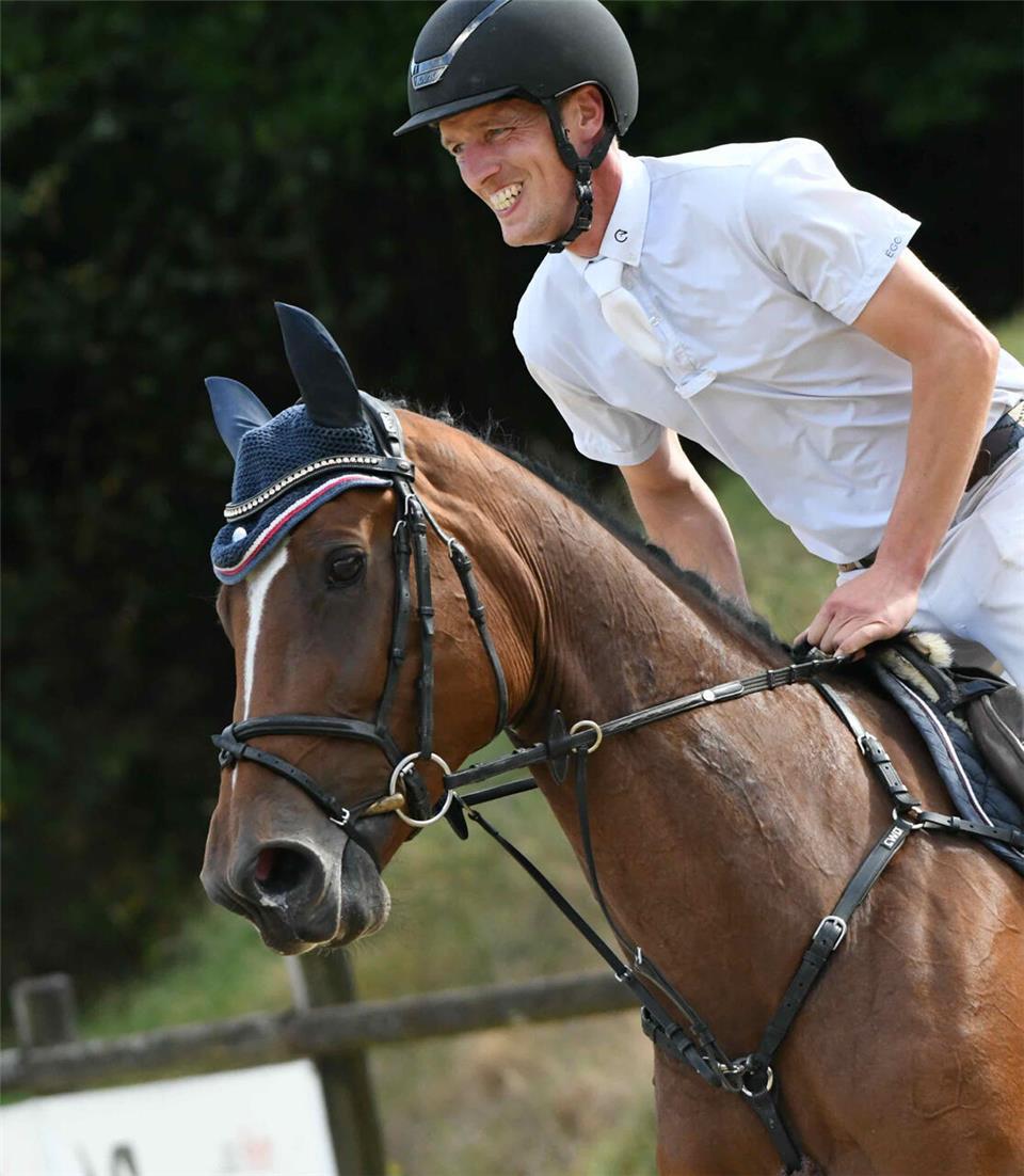 Erfolgreich beim Bundeschampionat: Hendrik Dowe holte zweimal Silber, hier mit Uferblume.