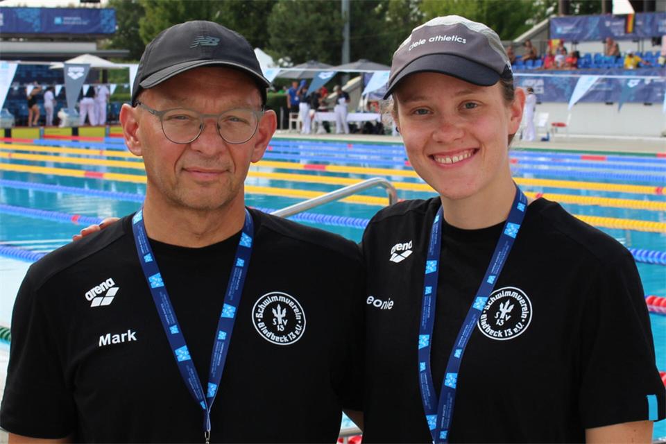Erfolgreich unterwegs bei den „European Aquatics Masters Championships“: Mark Siebert und seine Tochter Leonie aus Reken.