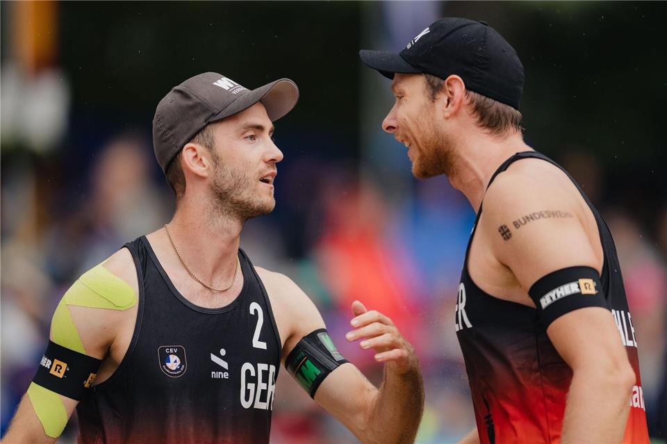 Erfolgreicher Auftakt in die WM: Nils Ehlers (r) und Clemens Wickler (Archivbild)Marius Becker/dpa