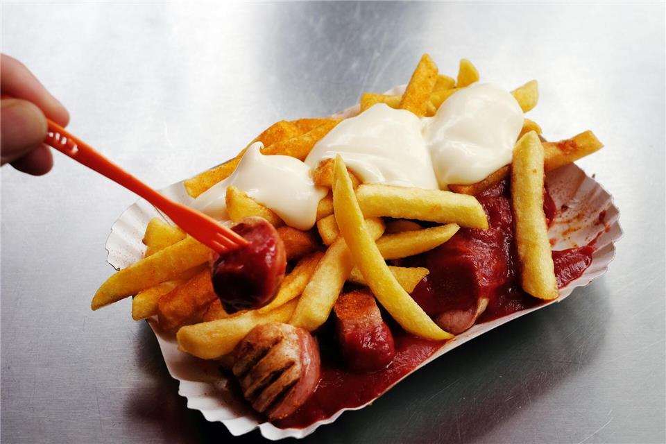 Erfunden in Berlin oder im Ruhrpott? Egal. Hauptsache, die Currywurst schmeckt. Jens Kalaene/dpa-Zentralbild/dpa