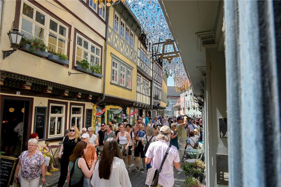 Erfurt registrierte bei den Übernachtungen einen Zuwachs um 1,5 Prozent im Vergleich zum Vorjahr. (Archivbild)Heiko Rebsch/dpa