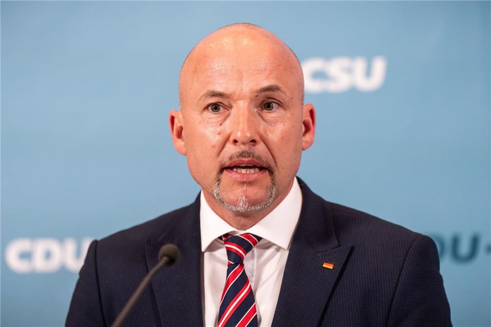 Erhebt schwere Vorwürfe gegen Pro Asyl: CSU-Landesgruppenchef Alexander Hoffmann. (Archivbild)Michael Kappeler/dpa